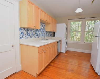 709 1/2 Park Hill Avenue - Photo Thumbnail 6