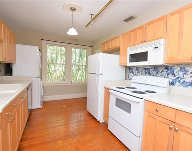 709 1/2 Park Hill Avenue - Photo Thumbnail 5