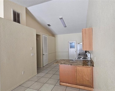 711 Lake Jessie Drive - Photo Thumbnail 4