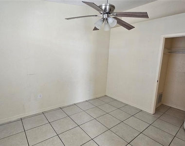 711 Lake Jessie Drive - Photo Thumbnail 9