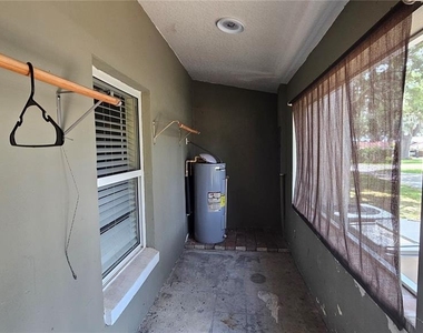 711 Lake Jessie Drive - Photo Thumbnail 12