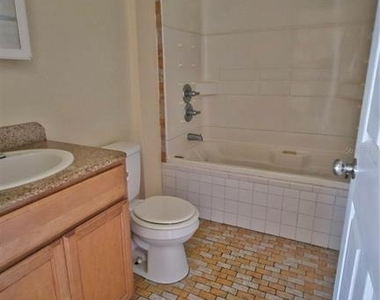 711 Lake Jessie Drive - Photo Thumbnail 8