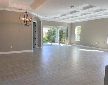 7 Oasis Circle - Photo Thumbnail 1