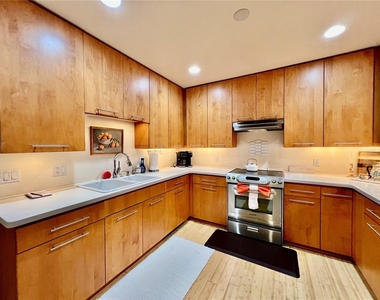 3220 Southshore Drive - Photo Thumbnail 17