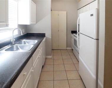 864 Hand Ave - Photo Thumbnail 1