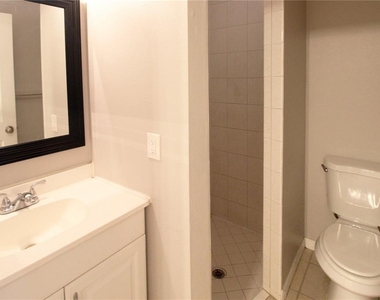 864 Hand Ave - Photo Thumbnail 10