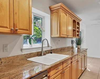 1792 Floyd Street - Photo Thumbnail 13