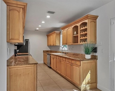 1792 Floyd Street - Photo Thumbnail 10