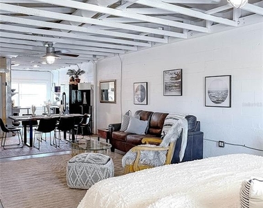 6541 Gateway Avenue - Photo Thumbnail 4