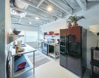 6541 Gateway Avenue - Photo Thumbnail 11