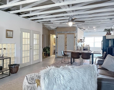 6541 Gateway Avenue - Photo Thumbnail 6