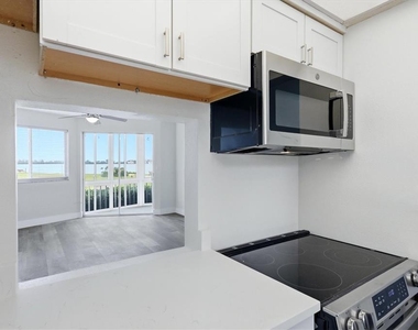 769 John Ringling Boulevard - Photo Thumbnail 14