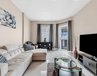 1500 State Street - Photo Thumbnail 8