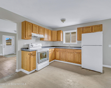 108 E Market Street - Photo Thumbnail 6