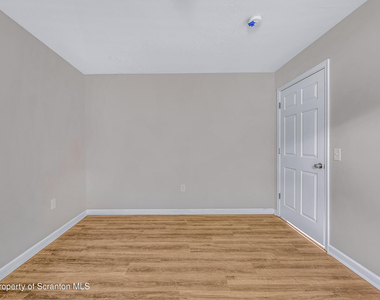 108 E Market Street - Photo Thumbnail 10