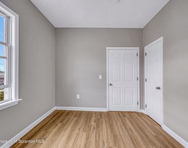 114 E Market Street - Photo Thumbnail 14