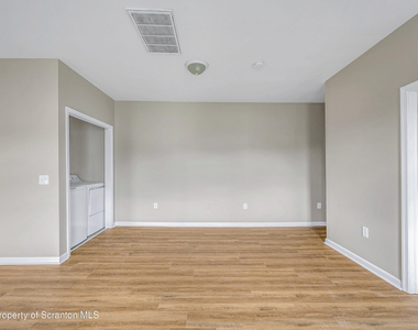 114 E Market Street - Photo Thumbnail 6
