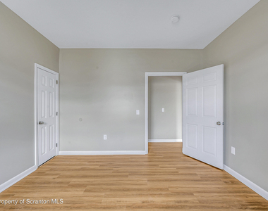 114 E Market Street - Photo Thumbnail 13