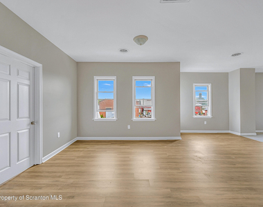 114 E Market Street - Photo Thumbnail 7