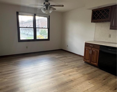 1532 N New Street - Photo Thumbnail 3
