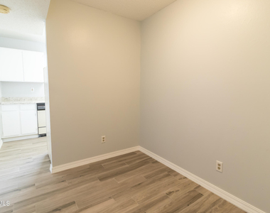 4800 N Stanton Street - Photo Thumbnail 6
