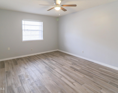 4800 N Stanton Street - Photo Thumbnail 9