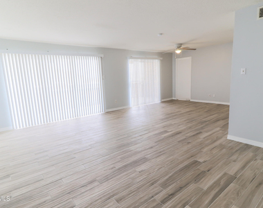 4800 N Stanton Street - Photo Thumbnail 2