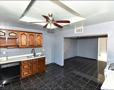 4425 La Luz Avenue - Photo Thumbnail 16