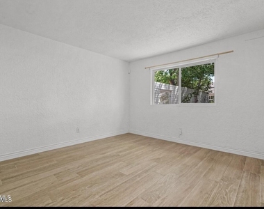 5233 White Oak Drive - Photo Thumbnail 25