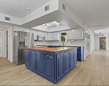 5233 White Oak Drive - Photo Thumbnail 11