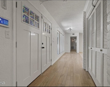 5233 White Oak Drive - Photo Thumbnail 10
