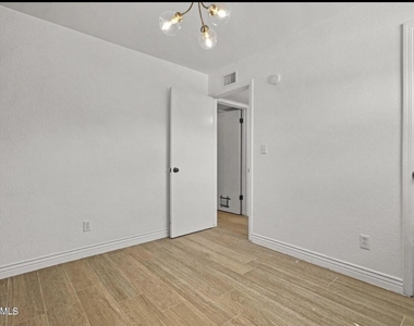 5233 White Oak Drive - Photo Thumbnail 29
