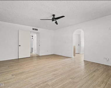5233 White Oak Drive - Photo Thumbnail 22