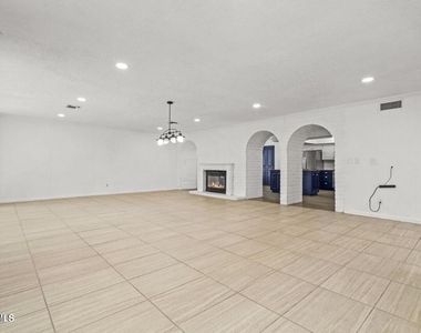 5233 White Oak Drive - Photo Thumbnail 16
