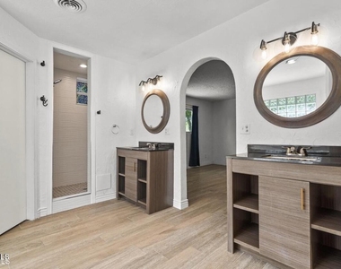 5233 White Oak Drive - Photo Thumbnail 21
