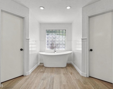 5233 White Oak Drive - Photo Thumbnail 20