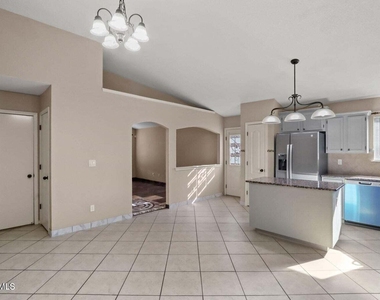 804 Desert Cactus Drive - Photo Thumbnail 7