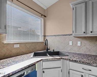804 Desert Cactus Drive - Photo Thumbnail 10