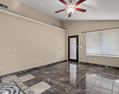 804 Desert Cactus Drive - Photo Thumbnail 2