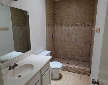 1529 Plaza Verde Drive - Photo Thumbnail 12