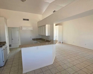 1529 Plaza Verde Drive - Photo Thumbnail 4