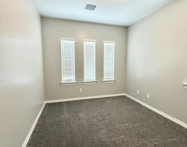 12836 Carefree Avenue - Photo Thumbnail 9