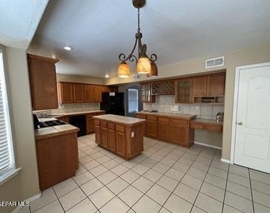 12500 Setting Sun Drive - Photo Thumbnail 3