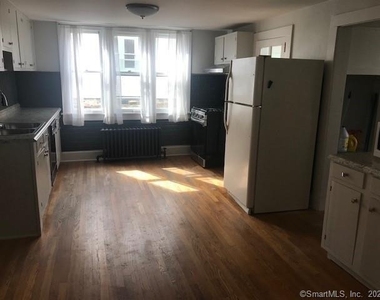 19 Greenfield Avenue - Photo Thumbnail 5