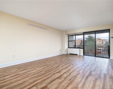 44 Strawberry Hill Avenue - Photo Thumbnail 9