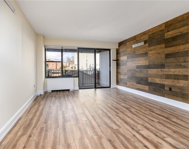 44 Strawberry Hill Avenue - Photo Thumbnail 8