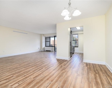 44 Strawberry Hill Avenue - Photo Thumbnail 13