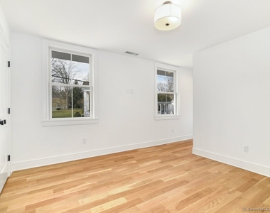54 Main Street - Photo Thumbnail 15