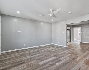 1508 Rockland Ave - Photo Thumbnail 4