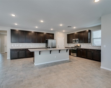 520 Founders Creek Avenue - Photo Thumbnail 18